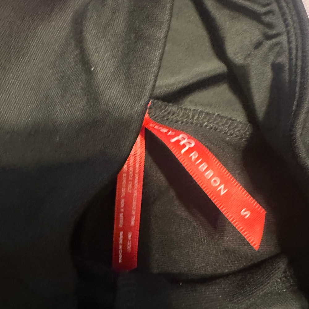 Ruby Ribbon Leggings - Picture 2 of 4